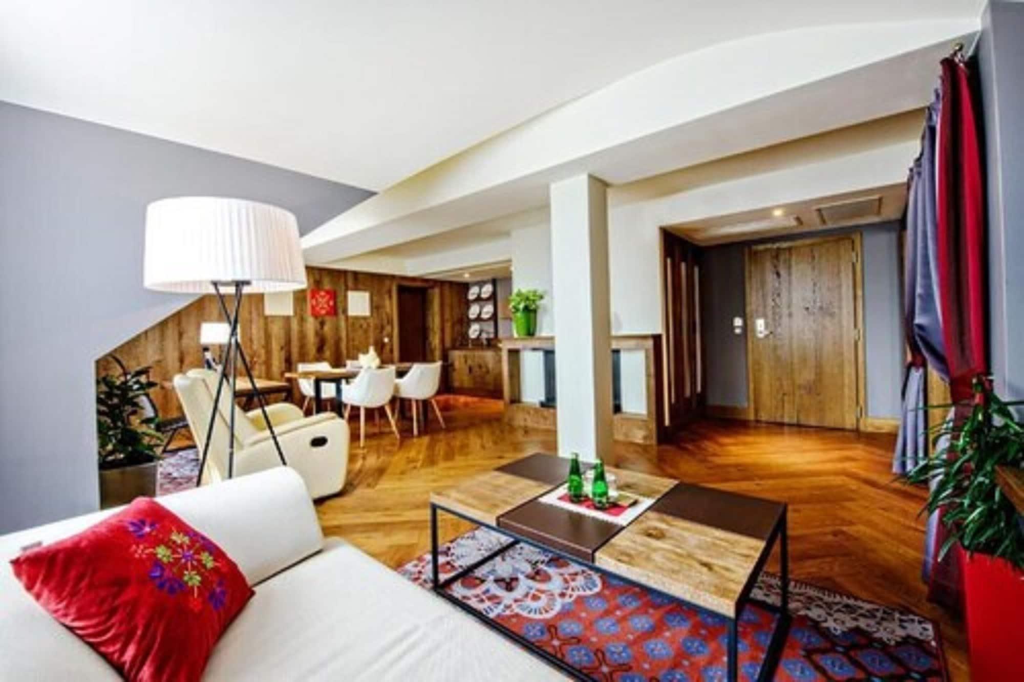 布里斯托尔传统奢华酒店 热舒夫 外观 照片 A suite at the hotel
