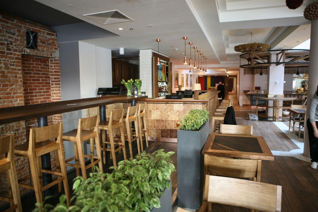 布里斯托尔传统奢华酒店 热舒夫 外观 照片 The interior of a typical restaurant